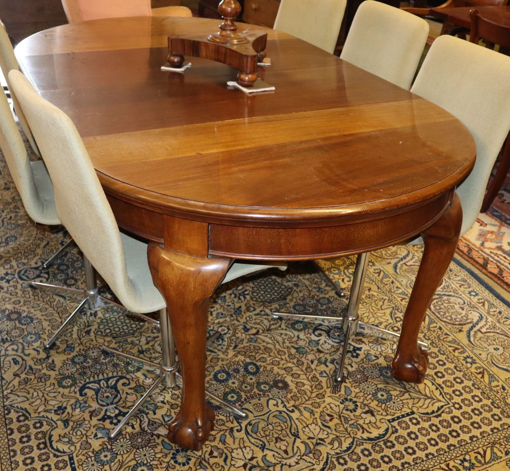 A 1920s mahogany extending dining table, two spare leaves, W.180cm extended, D.108cm, H.75cm